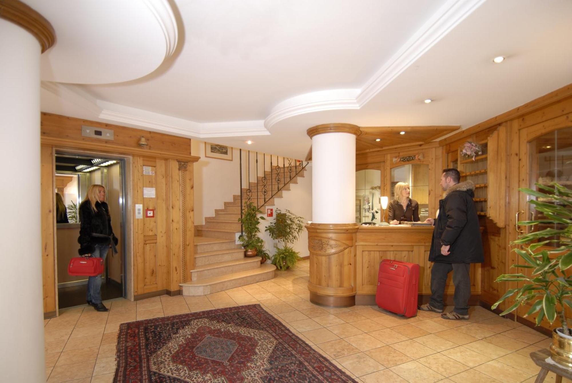 Central Hotel Moena