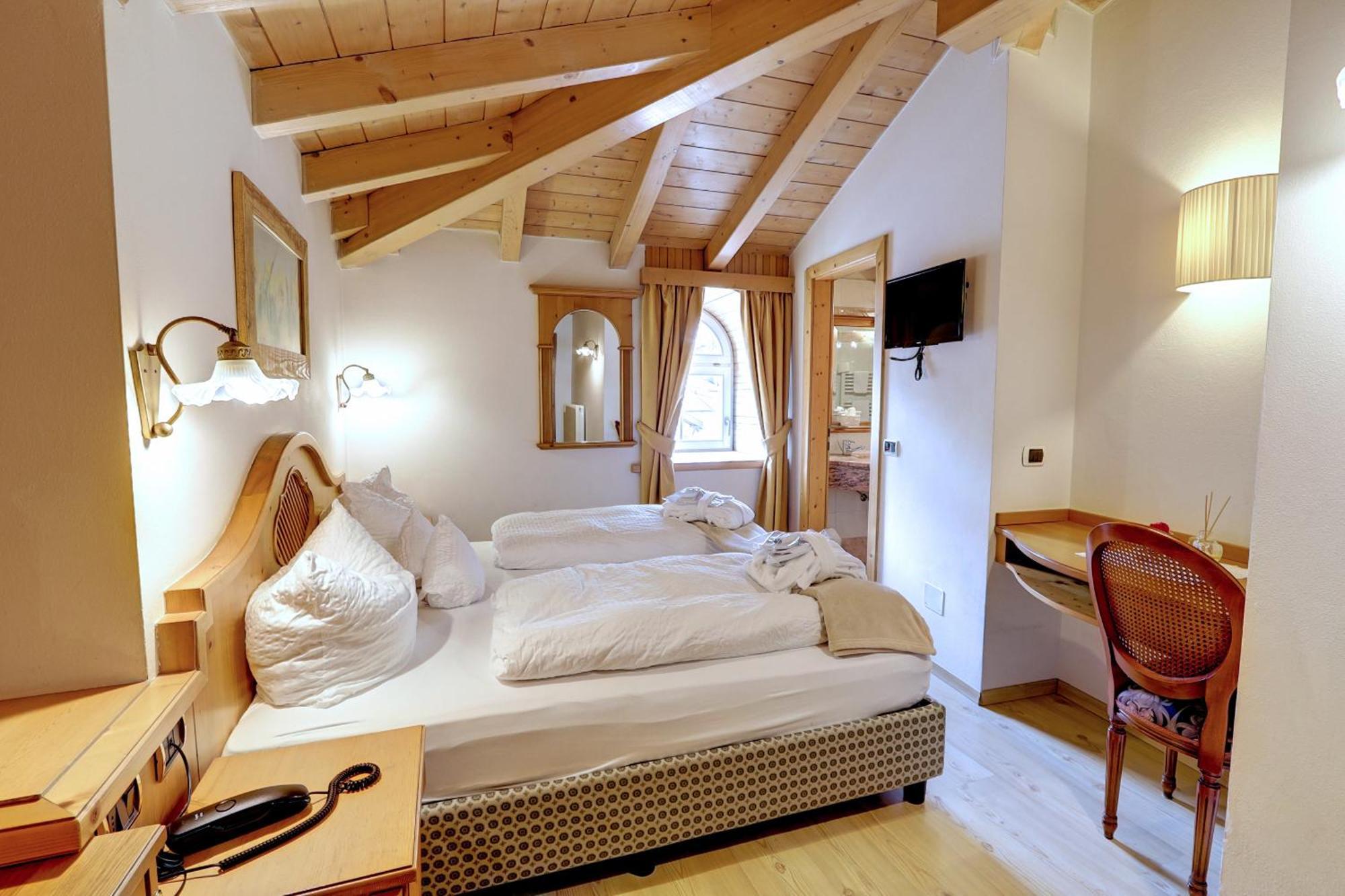 Central Hotel 4*